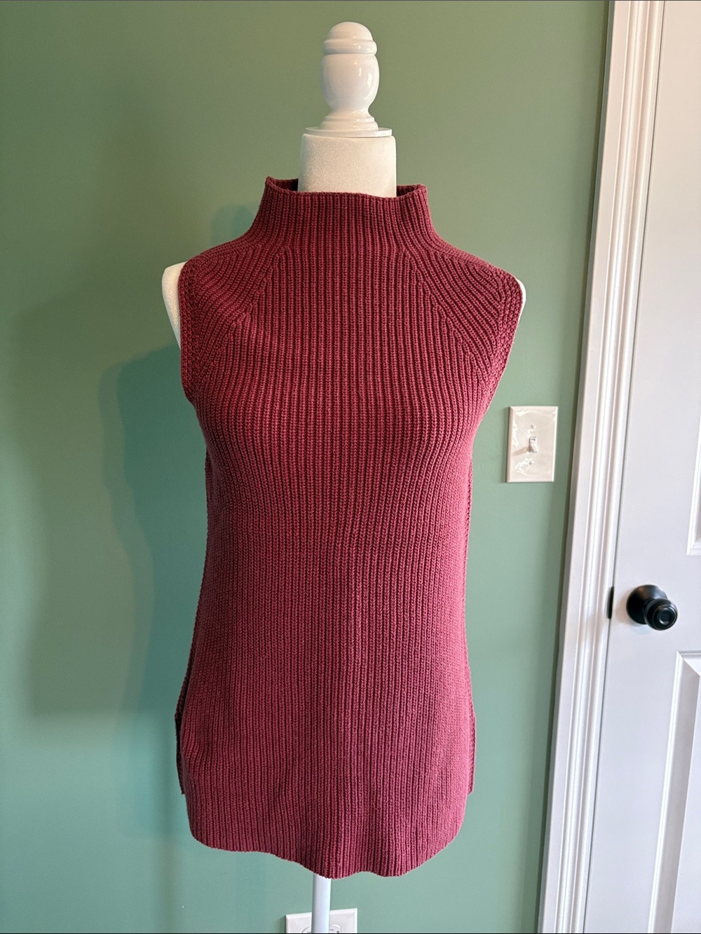 Sleeveless Ribbed Mock Neck Sweater in Burgundy